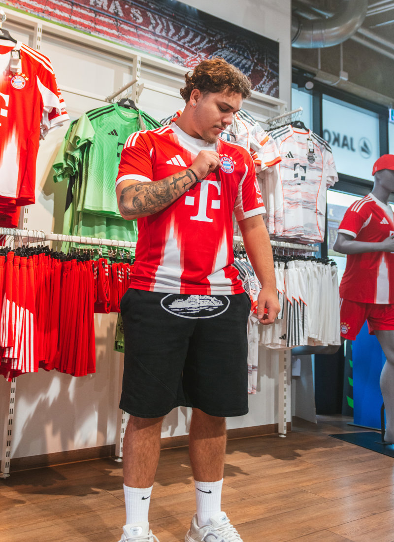 Über 200 FC Bayern Fanartikel 